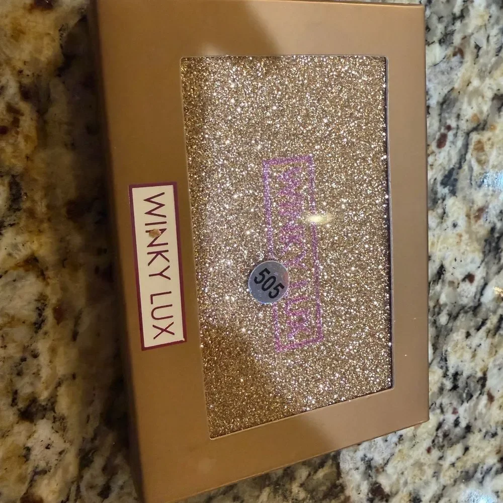 WINKY LUX Mini Uptown Kitten Palette - Cream, Pink, Purple Shades